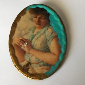 Handmade vintage looking decoupage broach (pin).